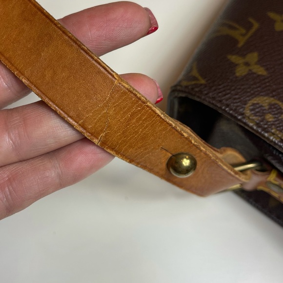 Louis Vuitton Cartoushiere GM Crossbody - Picture 3 of 12